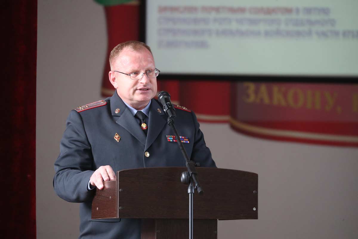 Начальник уголовно-исполнительного факультета полковник милиции Олег Савастей